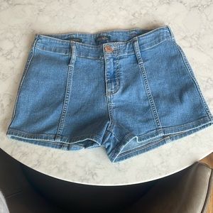 Cute flexible Jean shorts from target, never worn super cute